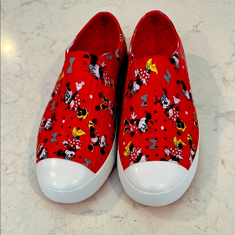 Womens Native Jefferson Disney shoes. Never been worn.